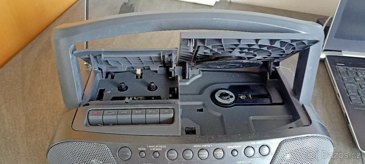 Reproduktory/rádio Sony na kazety a CD - 2