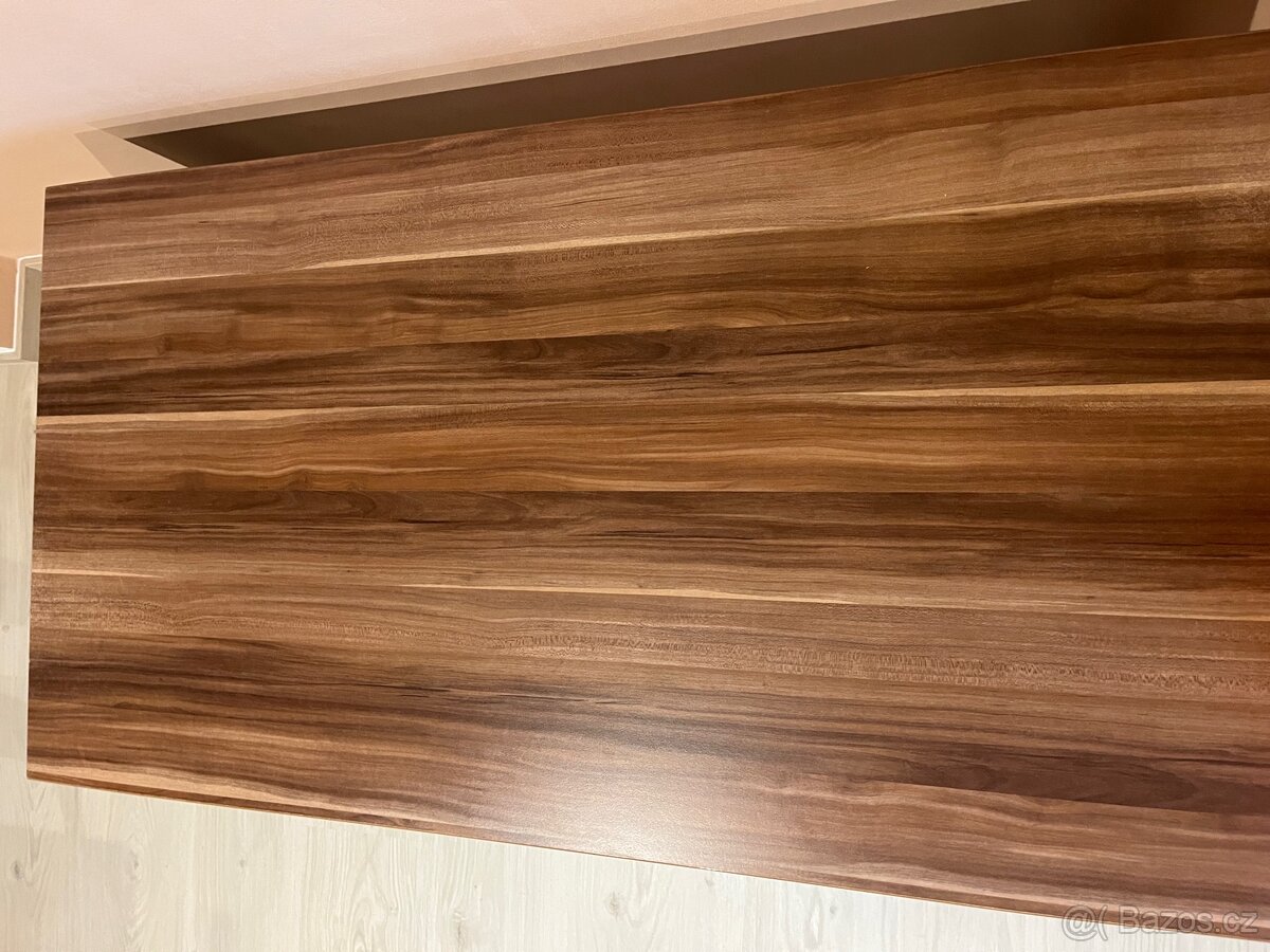 Bytelný konferenční stolek - 2