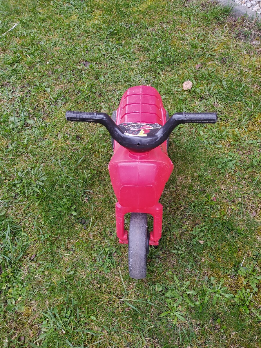 Dětské plastové odrážedlo - 2