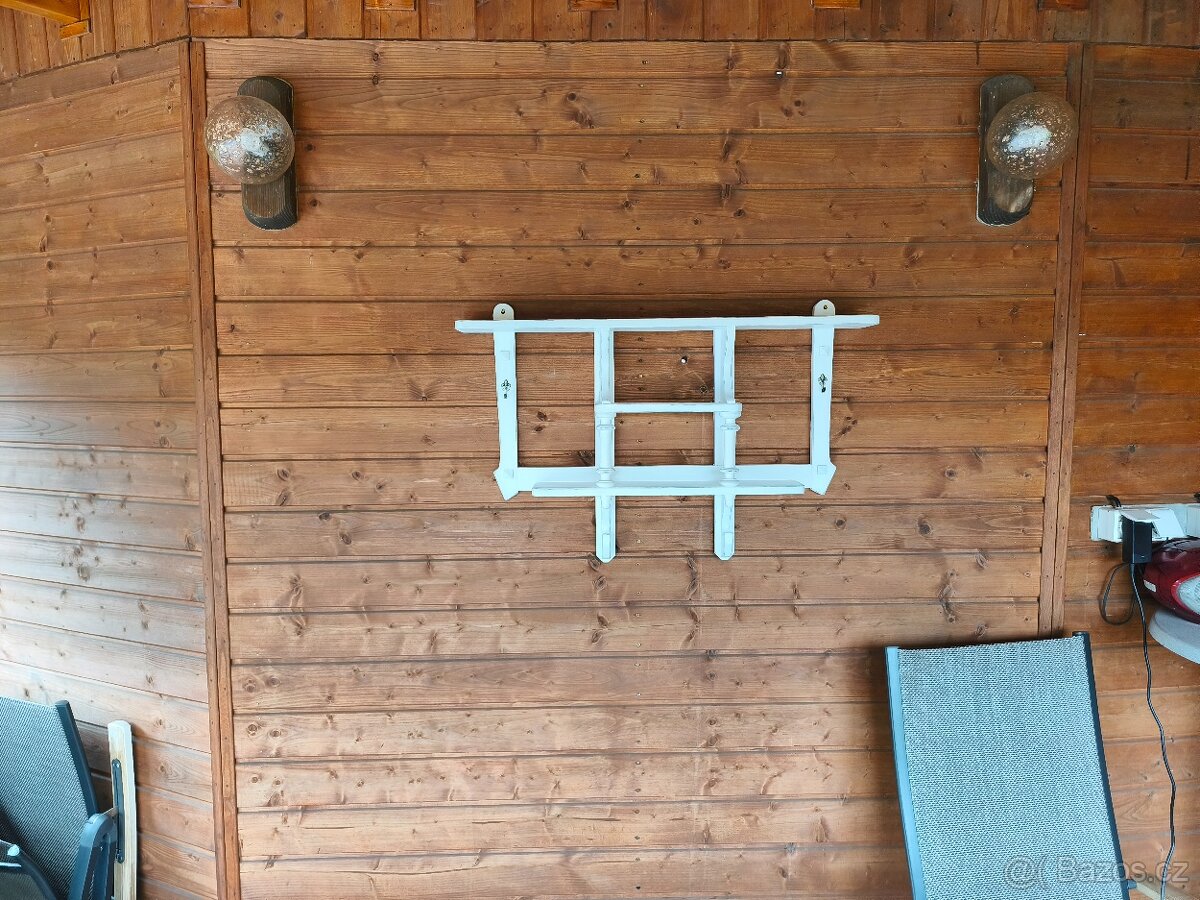 Polička v retro stylu - 2