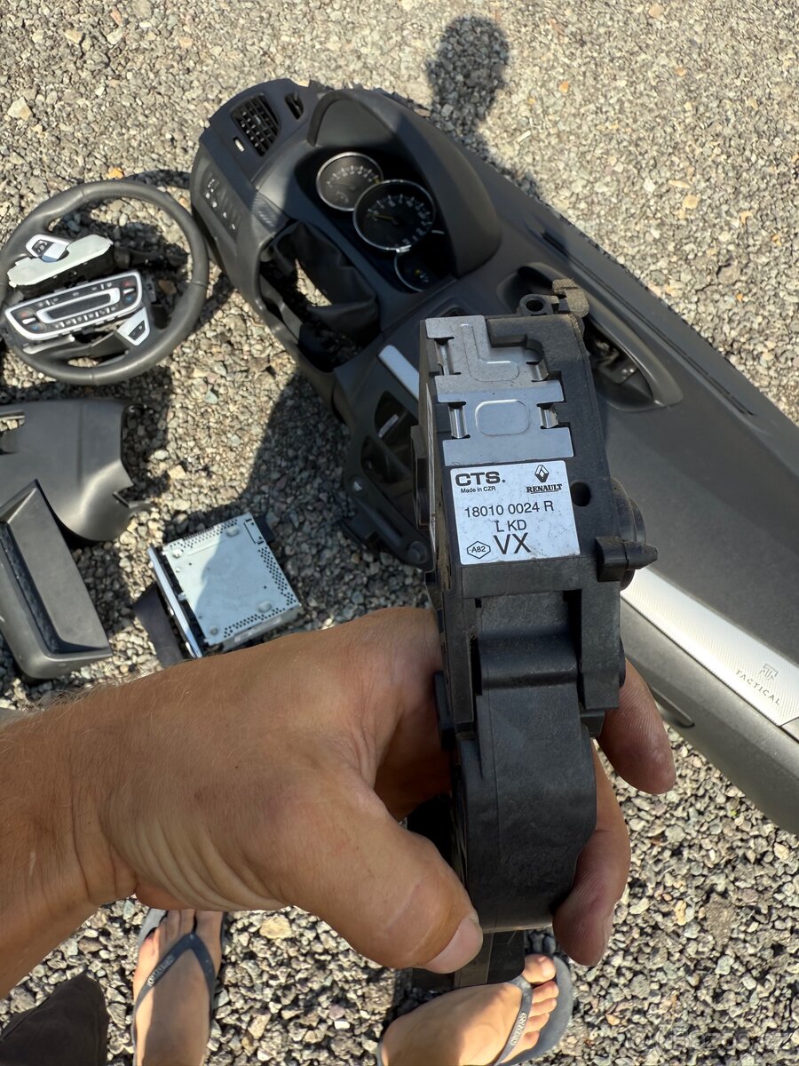 Elektronický pedál plynu 180100024r - 2