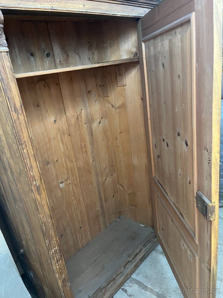 Starožitná skříň - 2