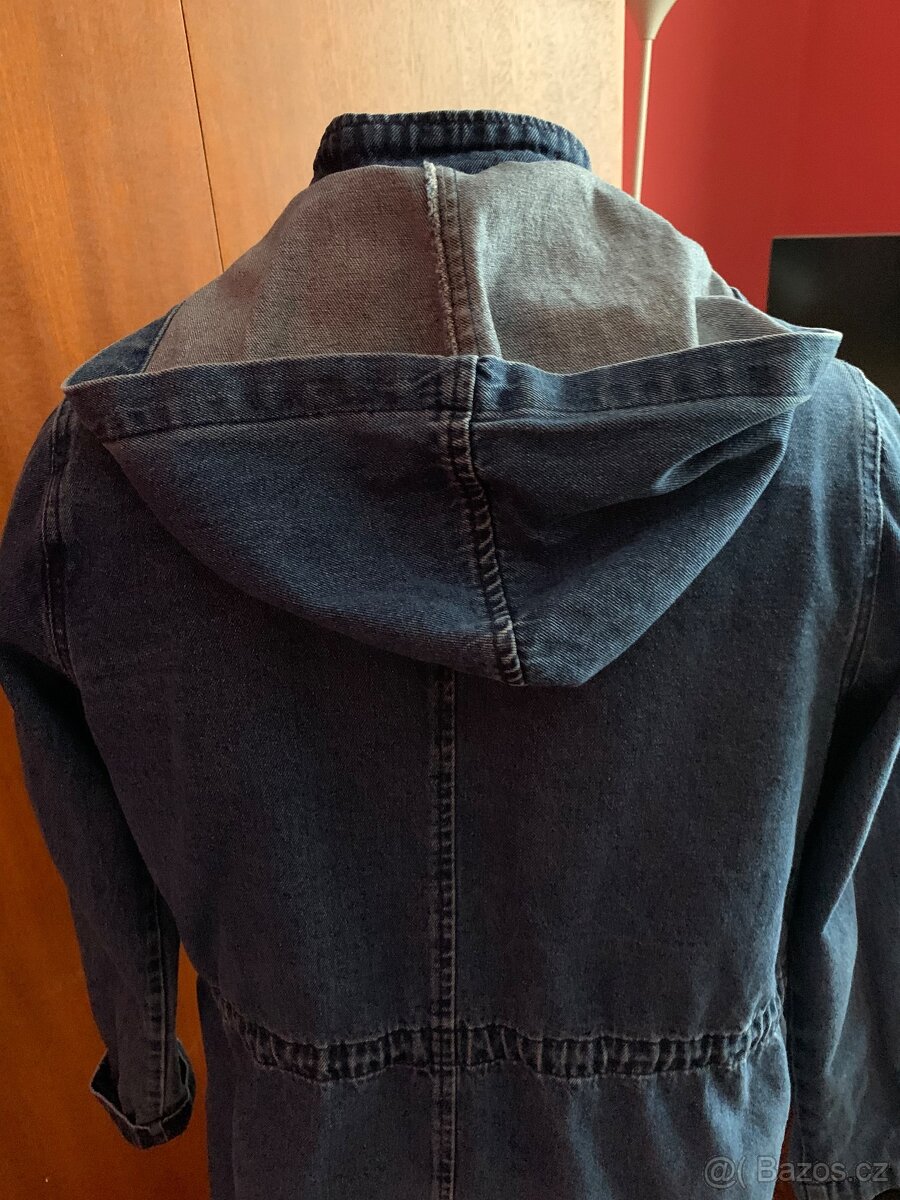 TRENDY DŽÍNOVÁ PARKA S KAPUCÍ, vel: M - 2