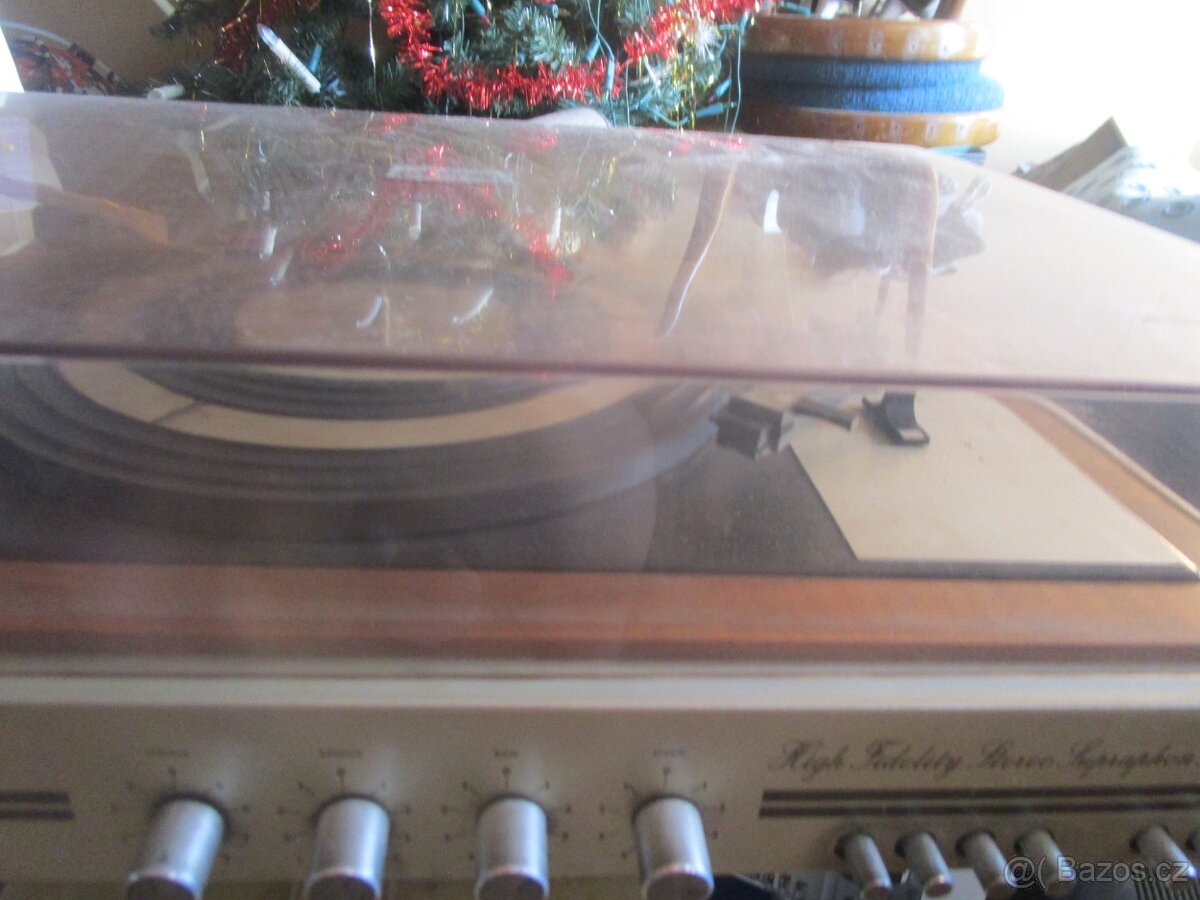 starý gramofon Tesla s reproduktory+desky - 2