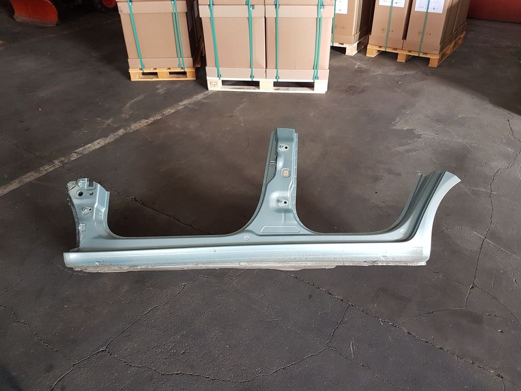 Výřez karoserie, levý práh Škoda Fabia II - 2