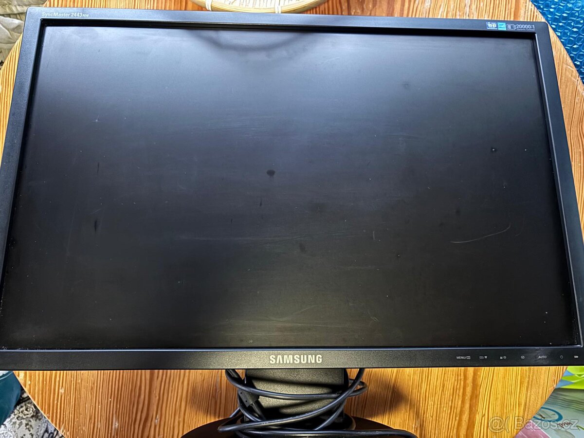 24" obrovský Samsung SyncMaster 2443NW včetně kabeláže - 2