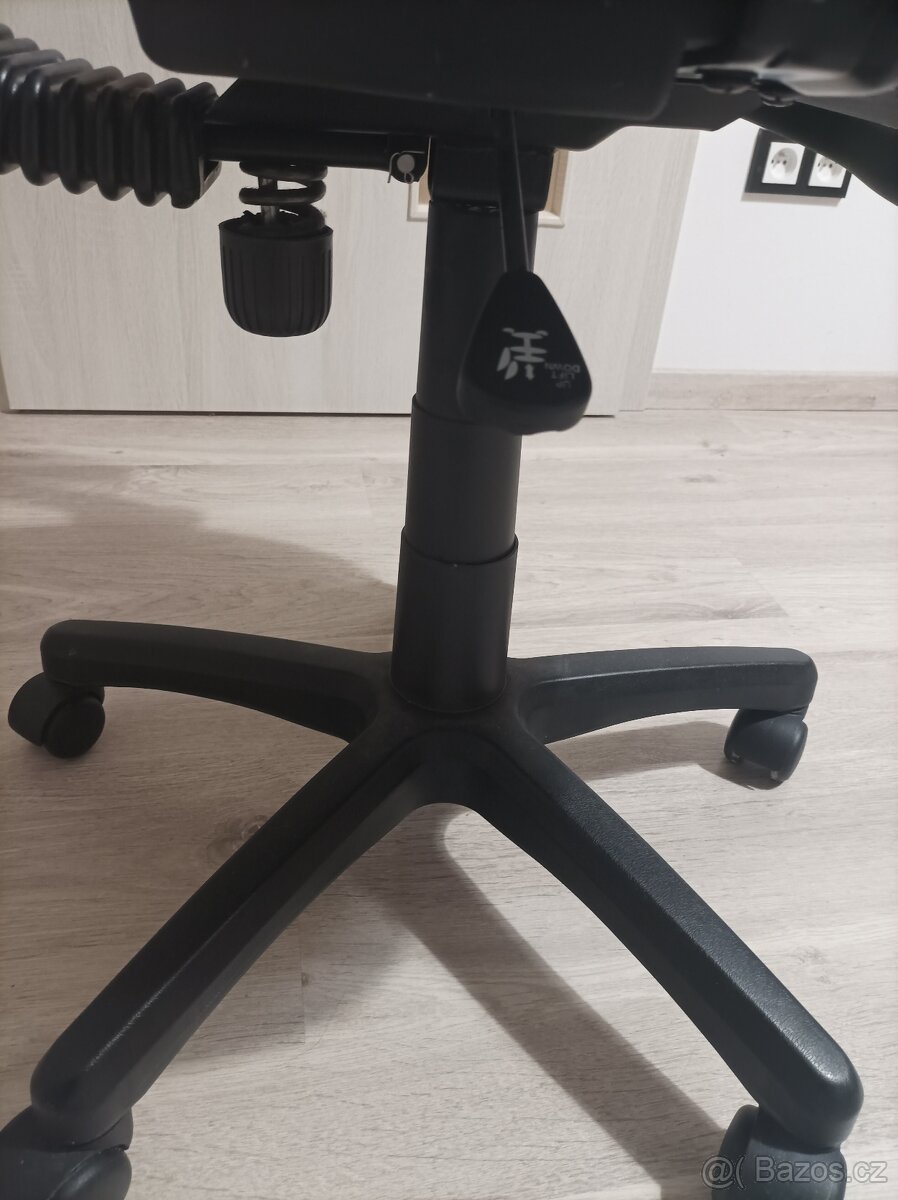 Psací stůl + kancelářská židle – komplet - 2