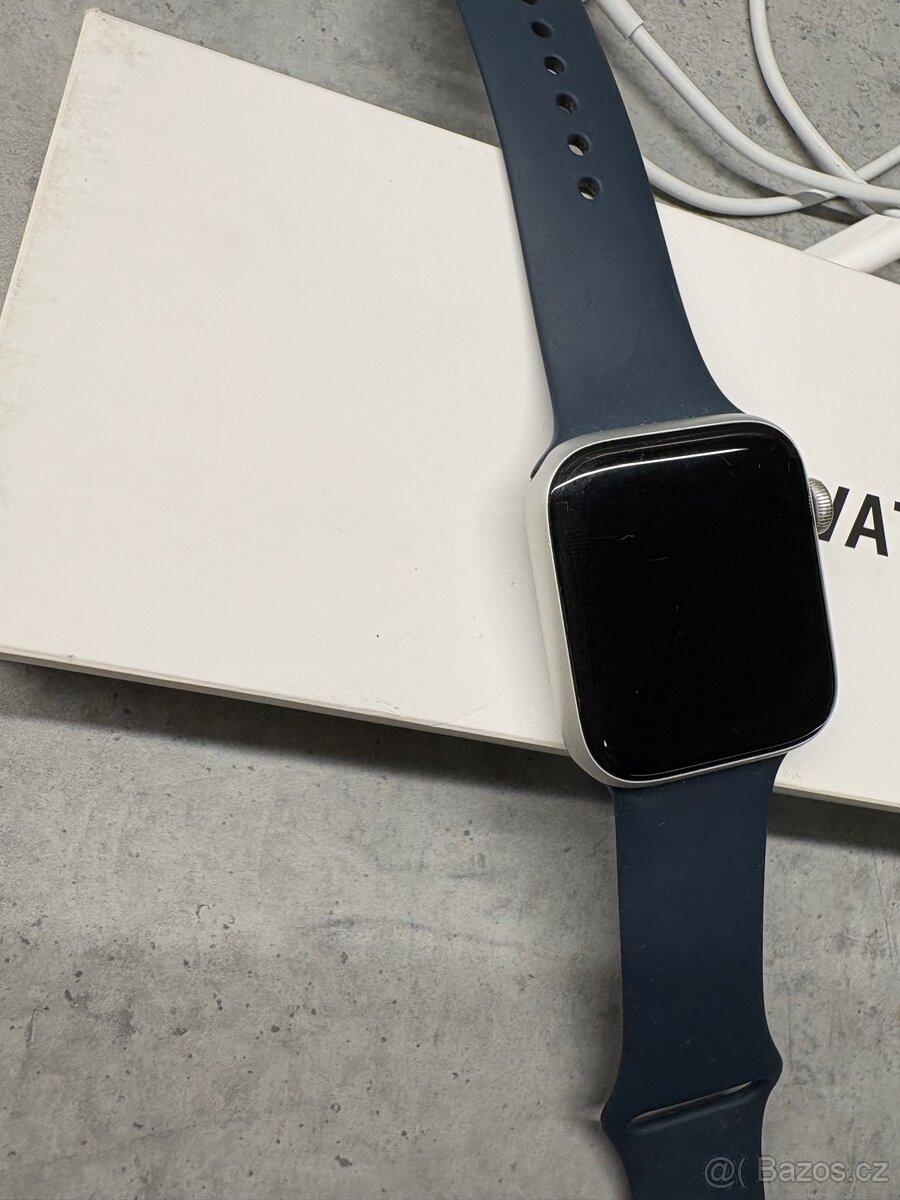 Apple Watch SE (2. generace) 44 mm - 2