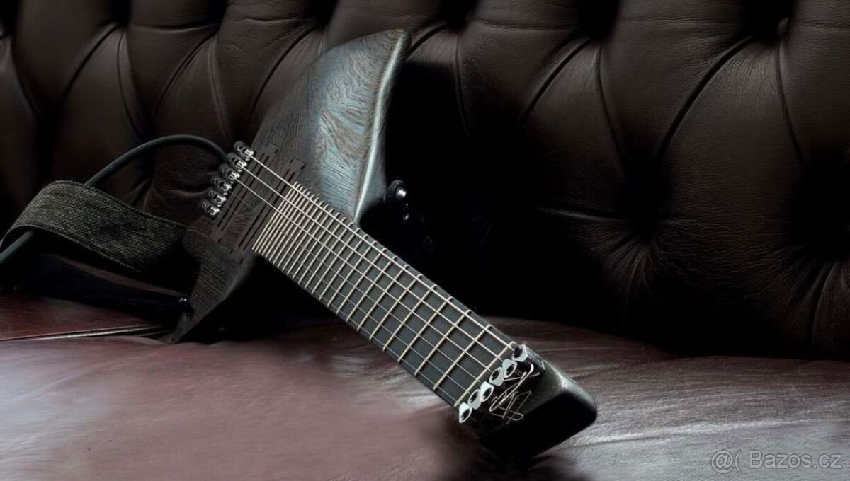Ručně vyrobená elektrická kytara UFO - 2