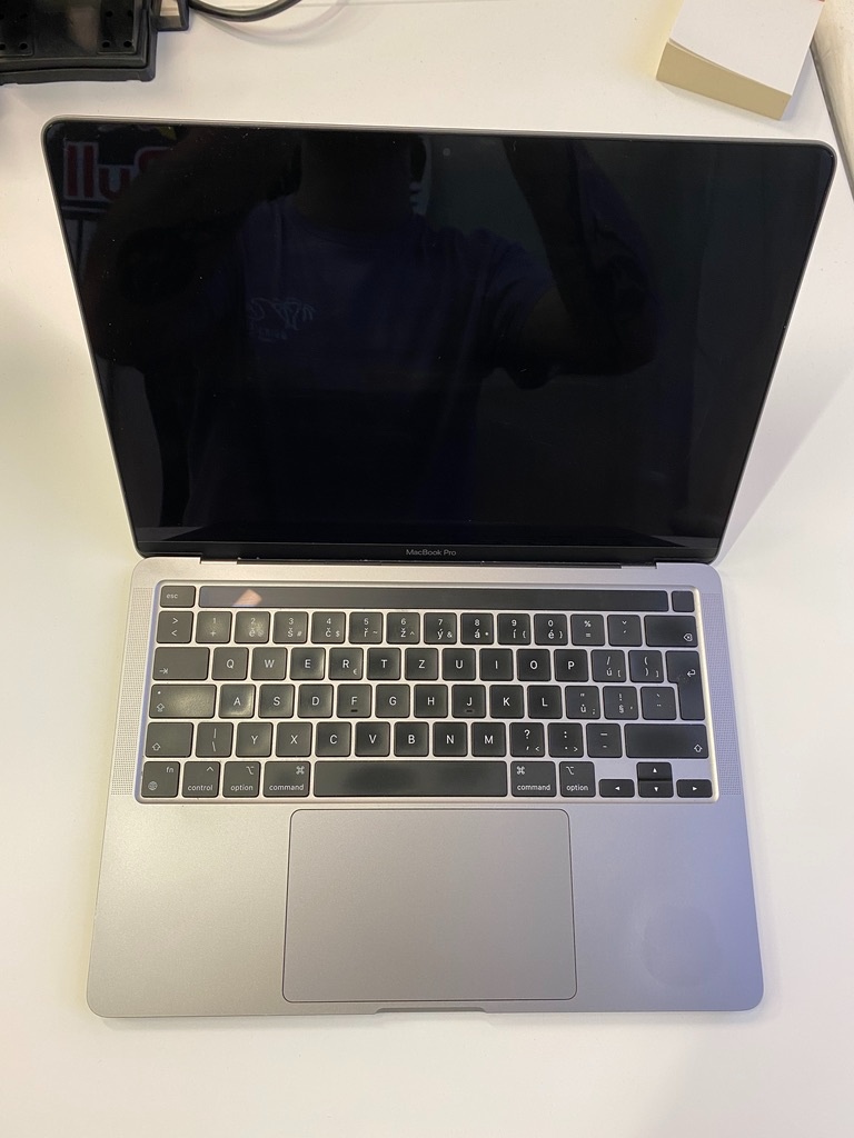 Apple MacBook Pro 13" / M2 / 2022 / 16GB RAM / 256GB SSD / - 2