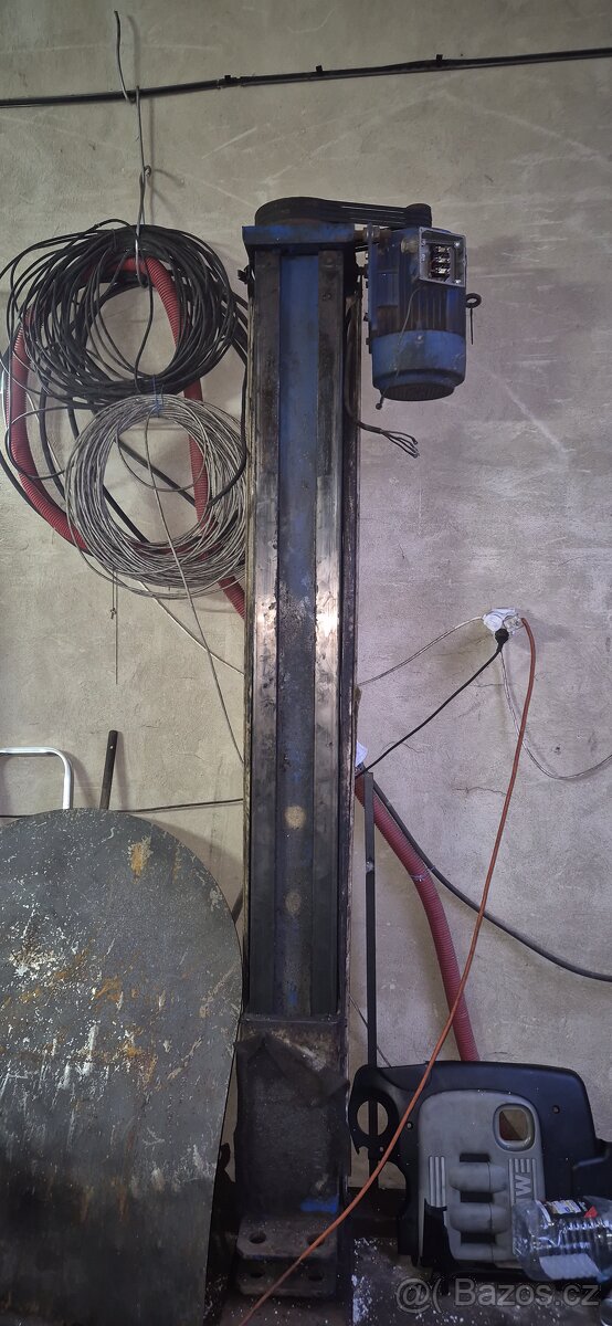 Dvousloupovy zvedák - 2