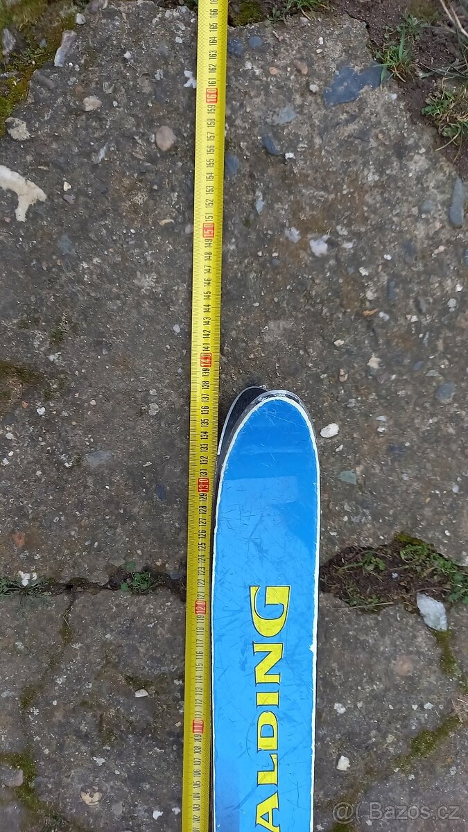 Staré dětské sjezdové lyže - 2