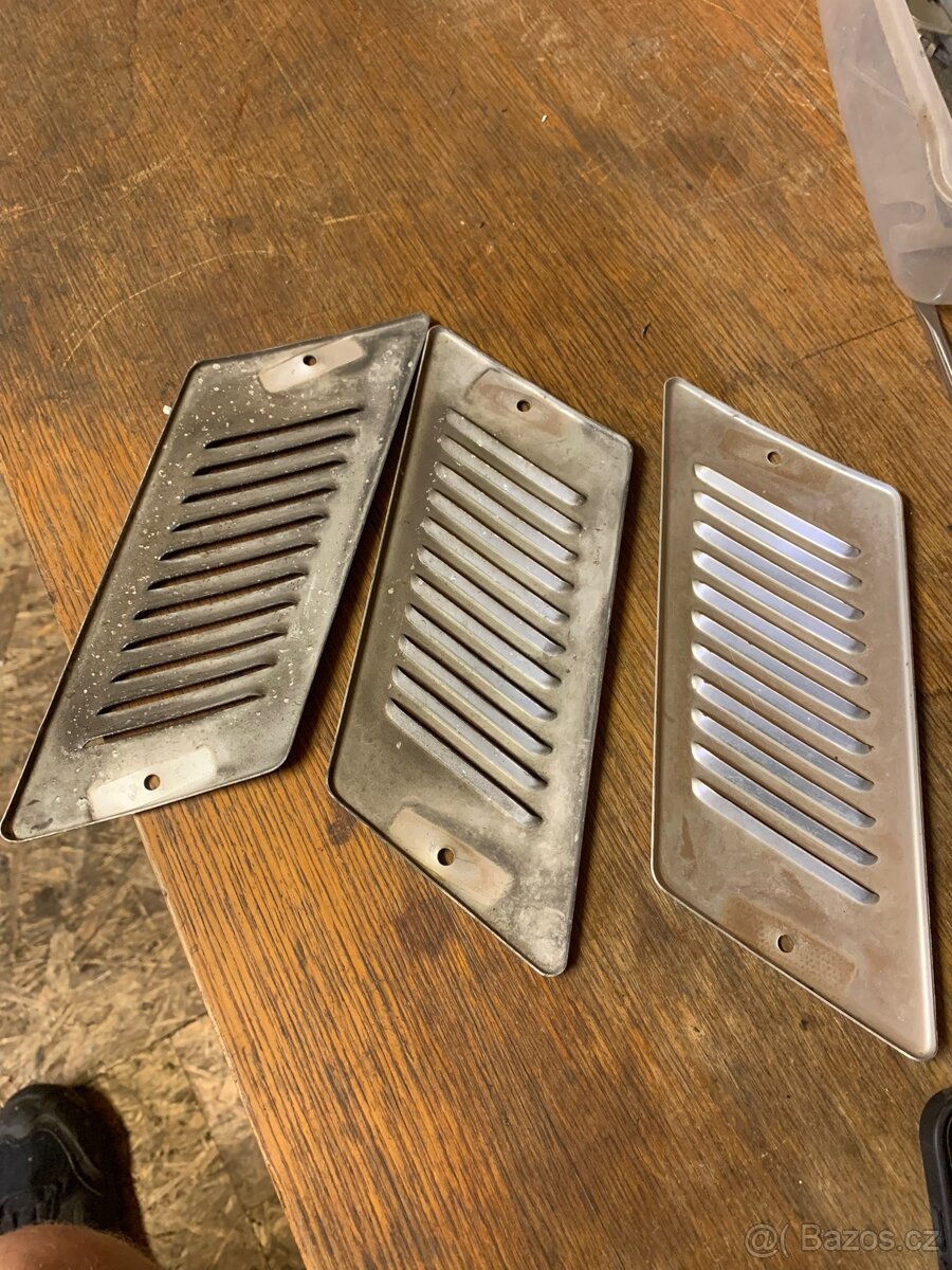 Boční plíšky Trabant - 2