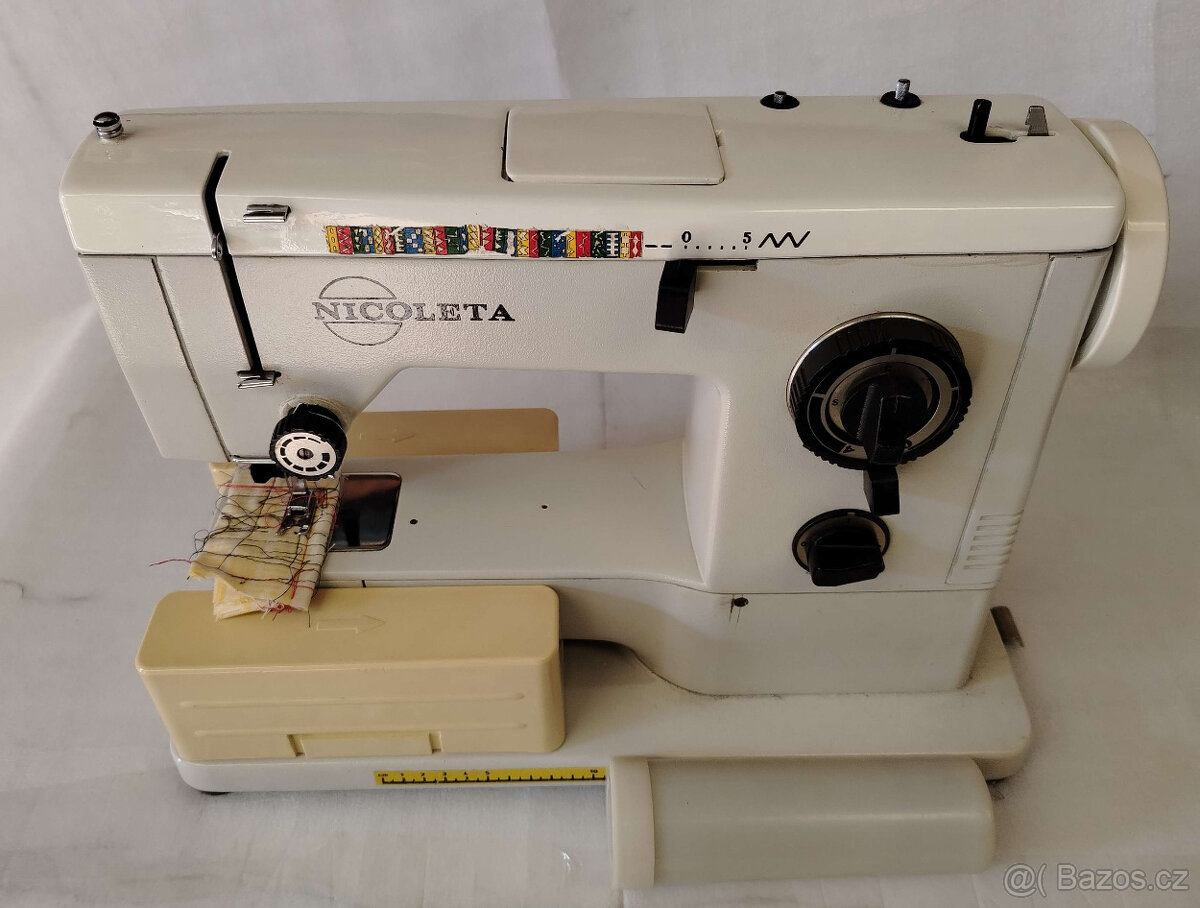 šicí stroj značky Nicoleta - 2