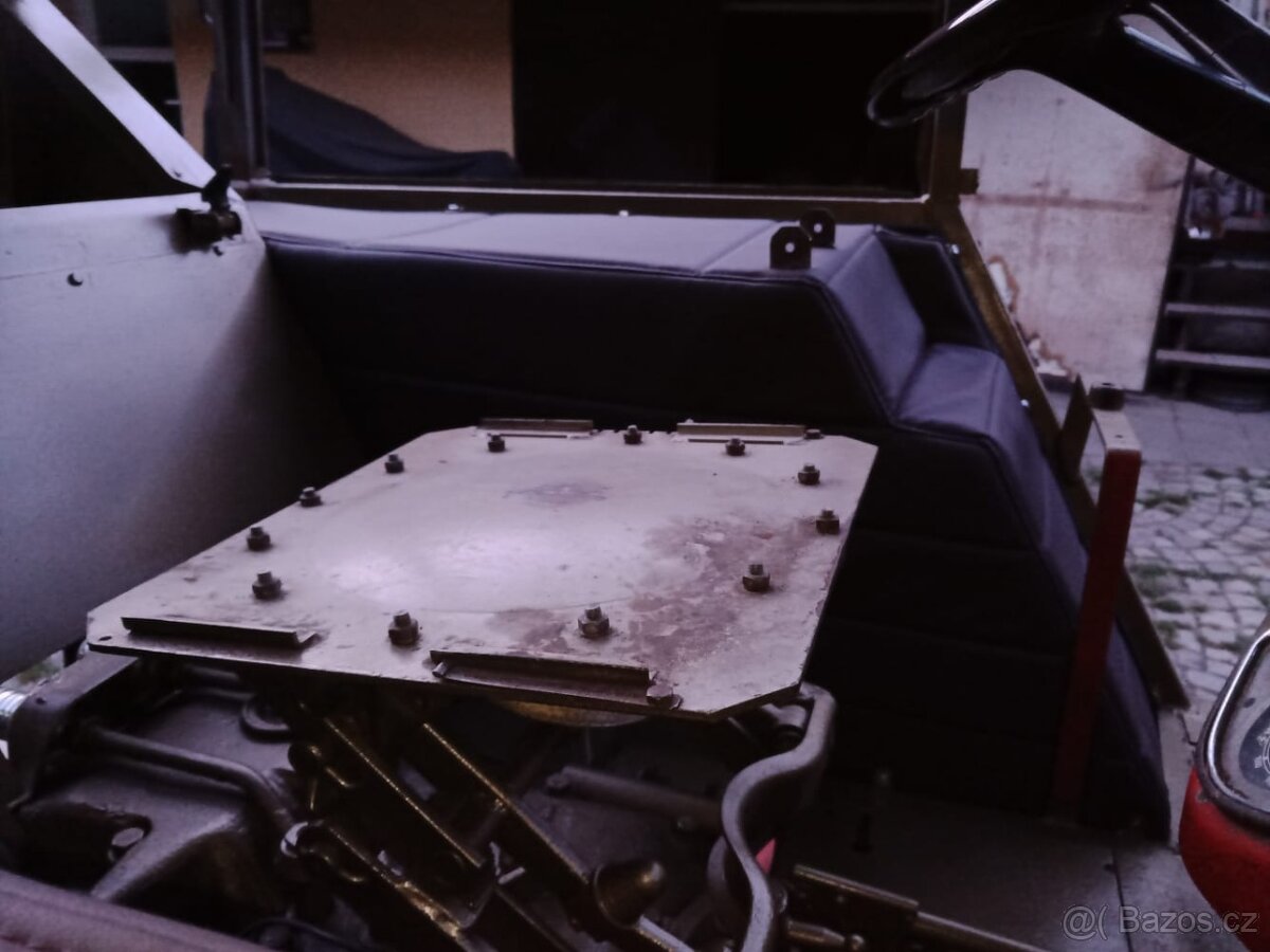 Čalounění blatniku Zetor - 2