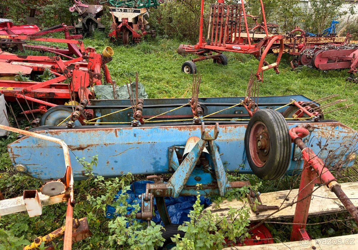 Pásový obracec a shrnovač - 2