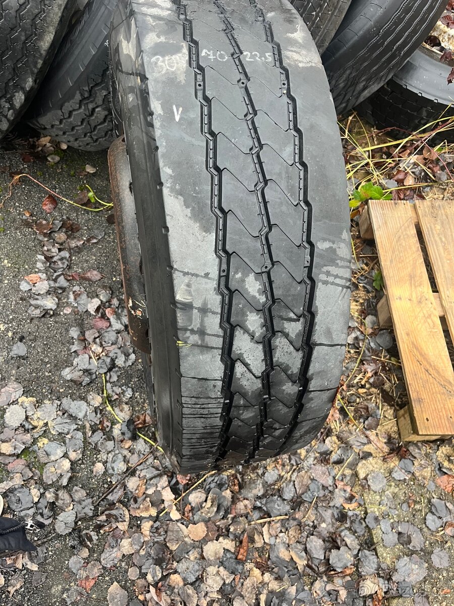 Pneumatika s diskem 305/70 R22.5 - 2