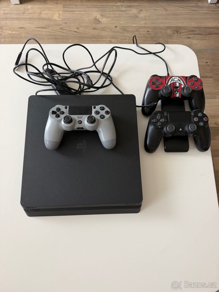 Herní konzole PlayStation 4 Slim 500GB - 2