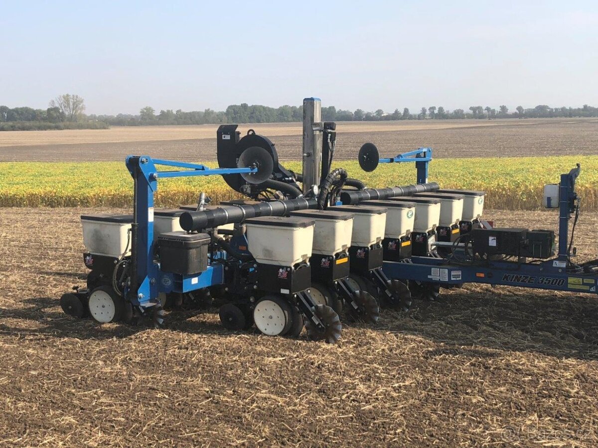 Secí stroj Kinze 3500 8R Interplant - 2