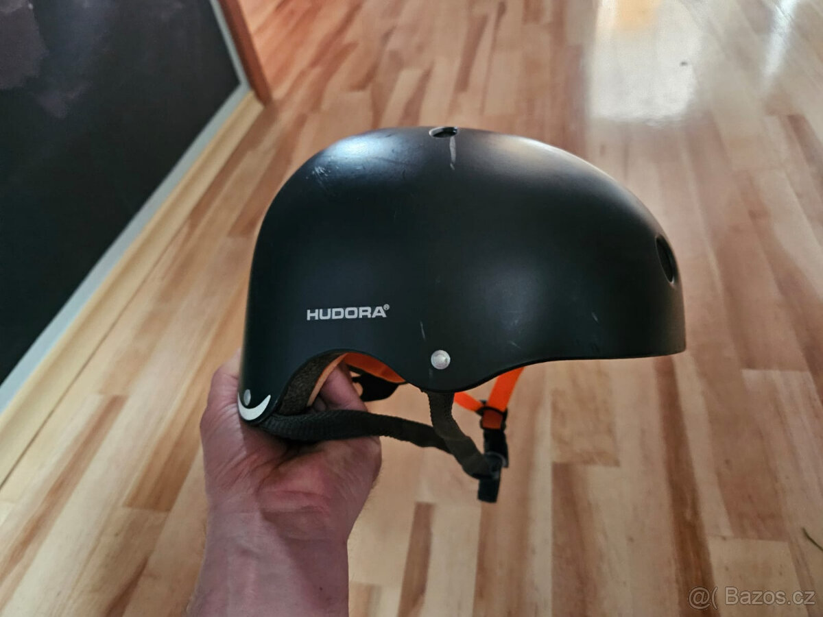 Robustní helma Hudora 84104 - 2