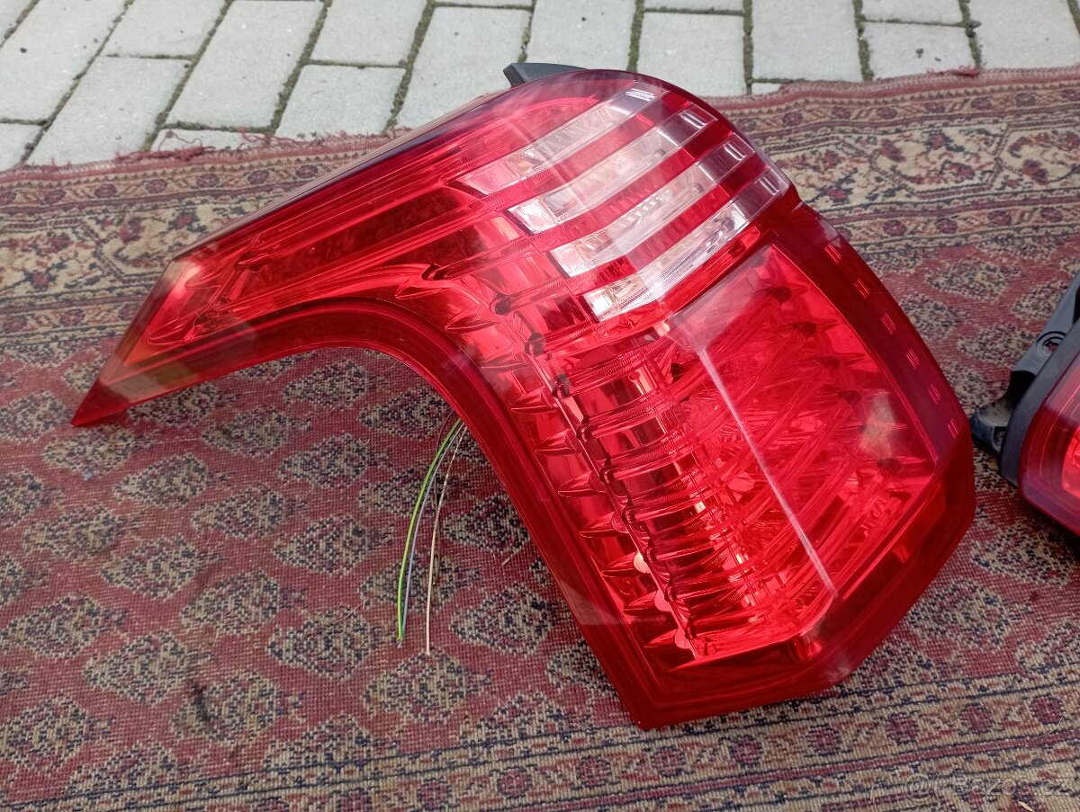 Zadní světla Peugeot 5008 - 2