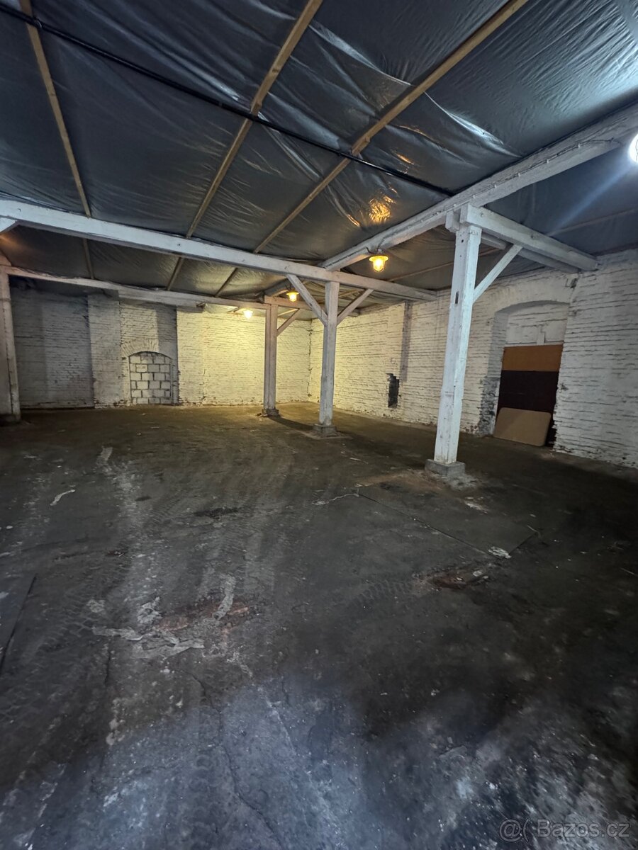 Pronájem skladu v Pardubicích 138 m2 - Jana Palacha - 2