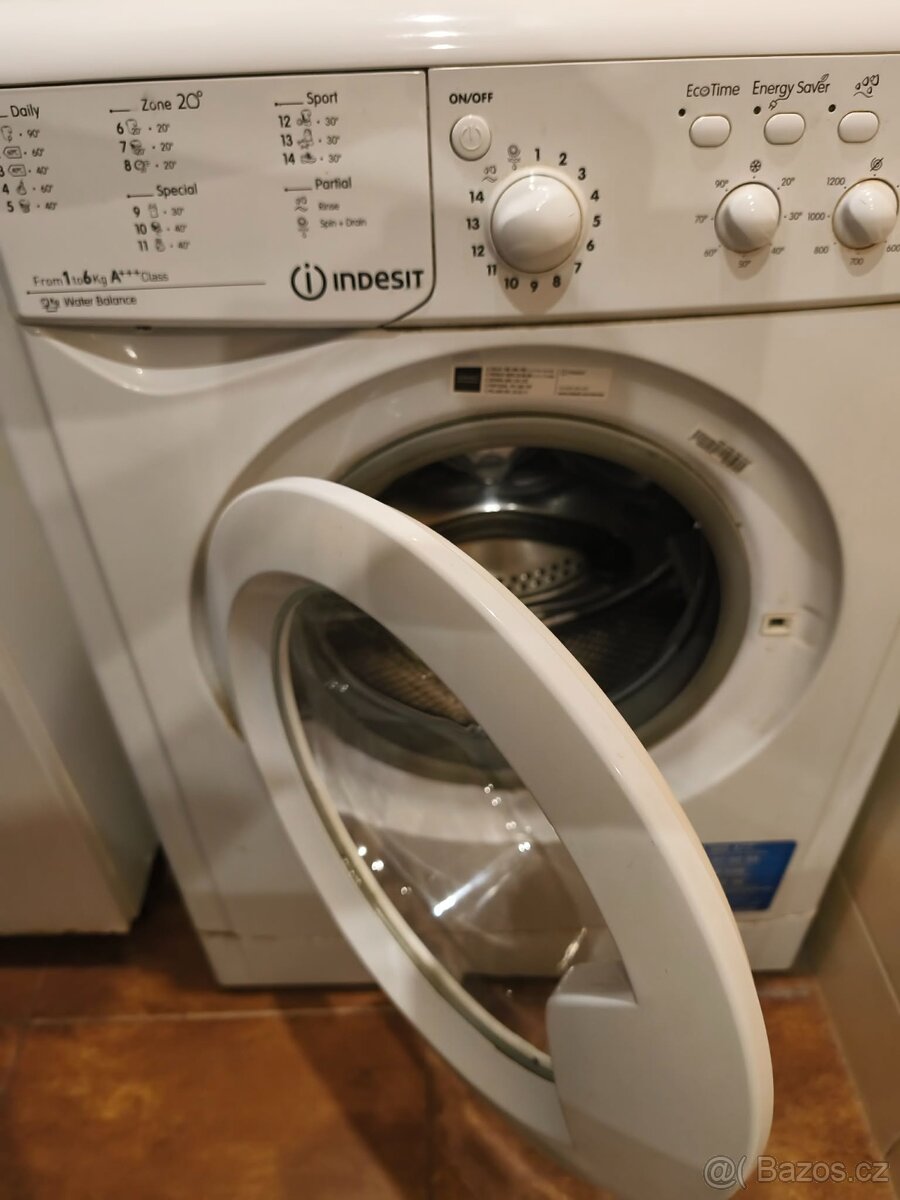 pračka INDESIT - úzká - 2
