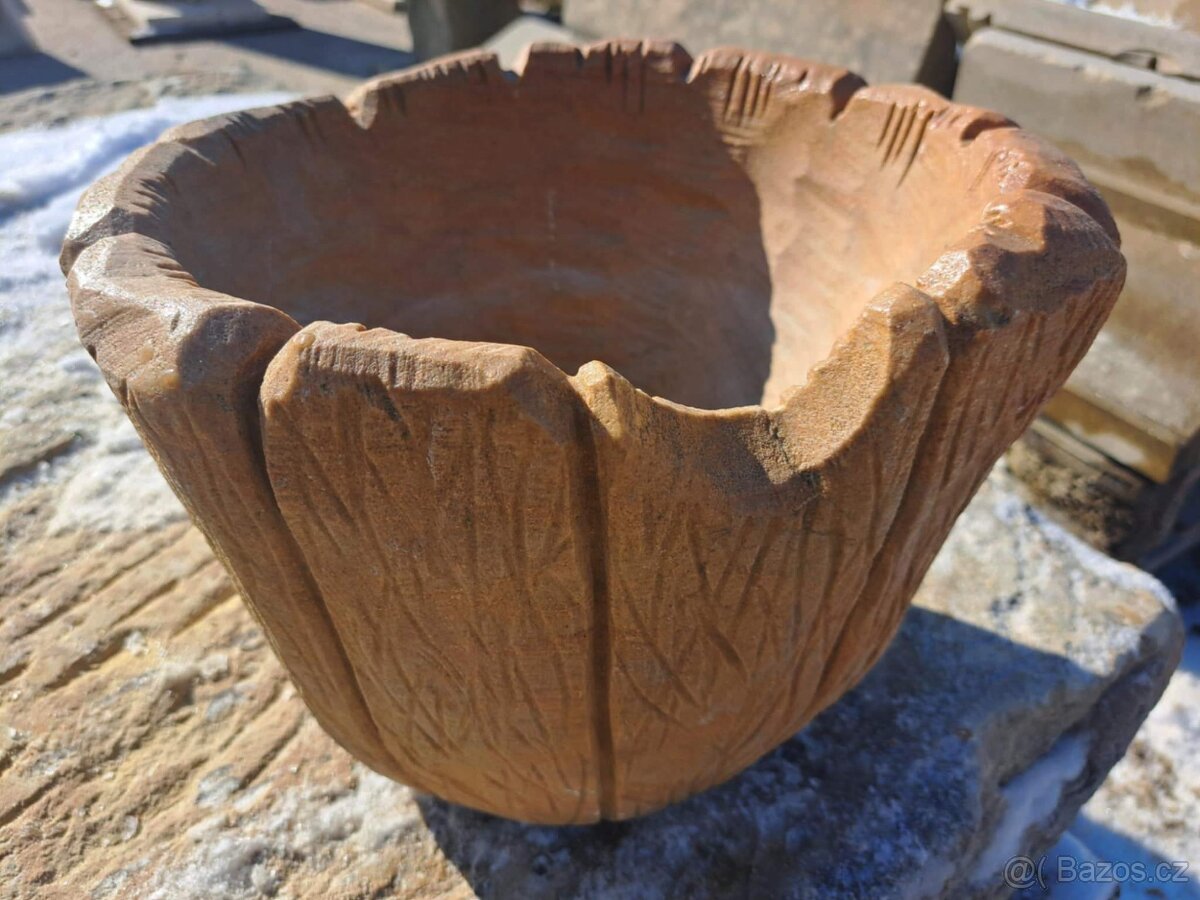 Kamenná pítka do zahrad - 2