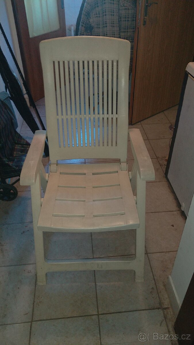 Plastová křesla - 2
