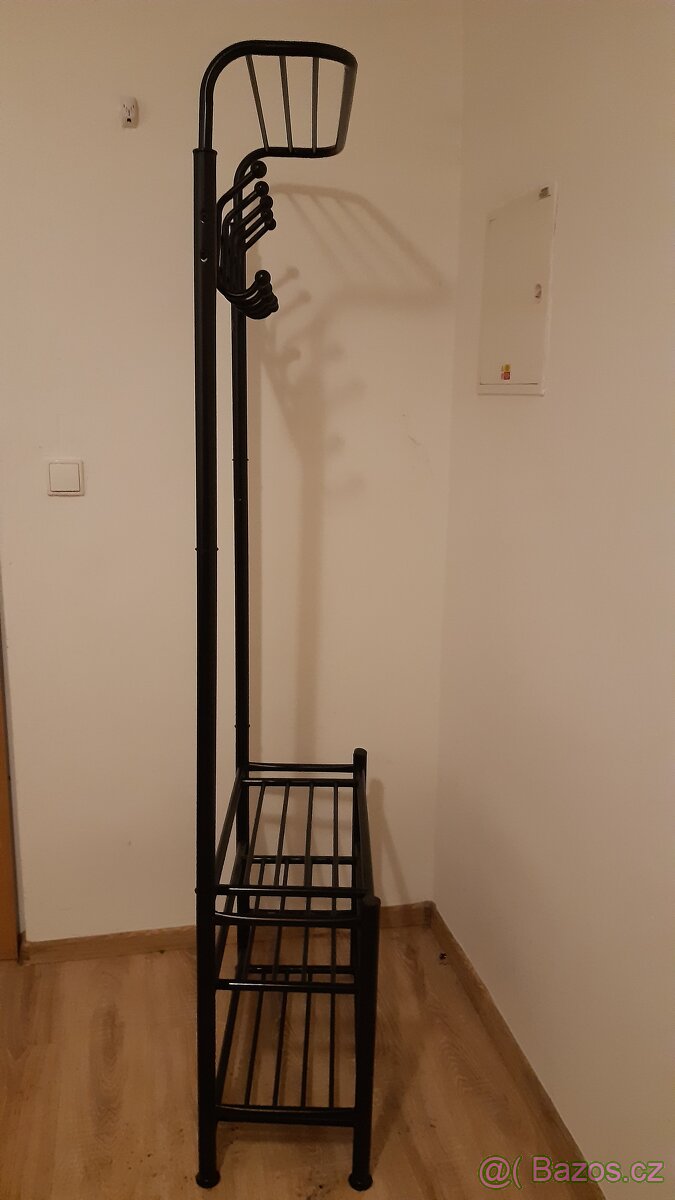 Věšák s botníkem - 2