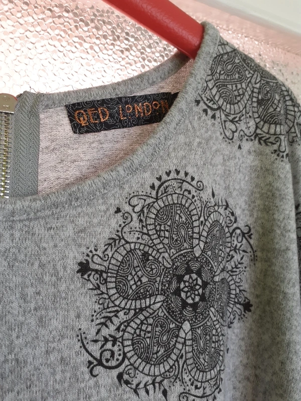 Dámský svetr zdobený 46 - 2