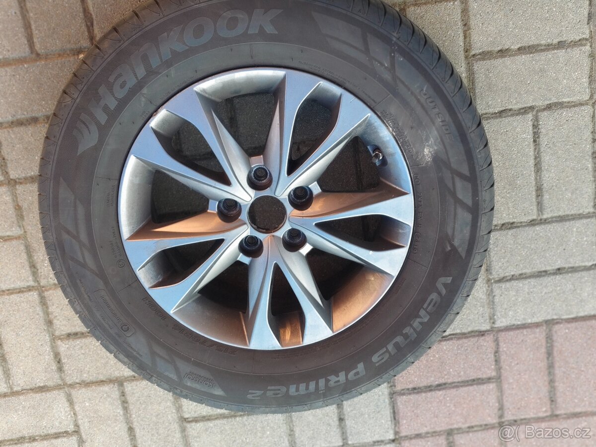 Pneu 215/70R16 - 2