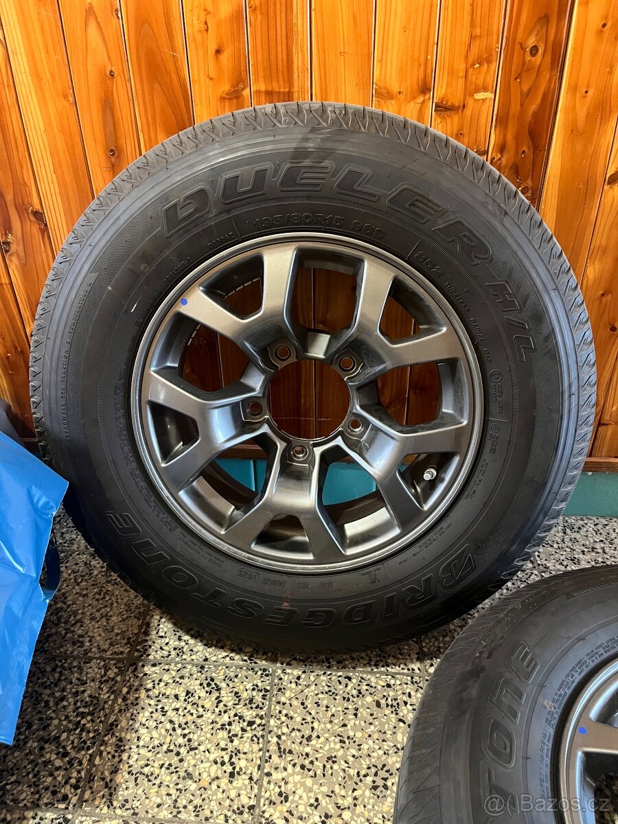 Original kola Suzuki Jimny. - 2