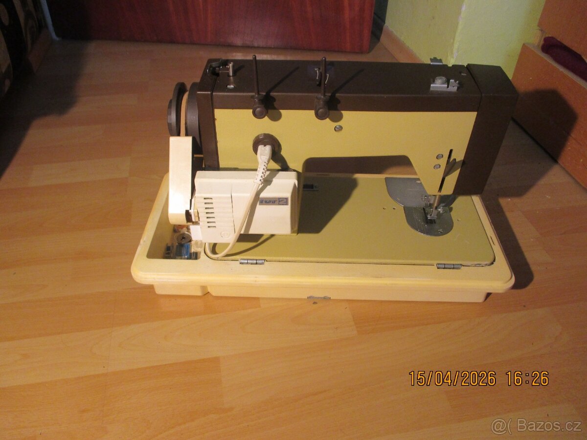 Kufříkový šicí stroj Veritas - 2