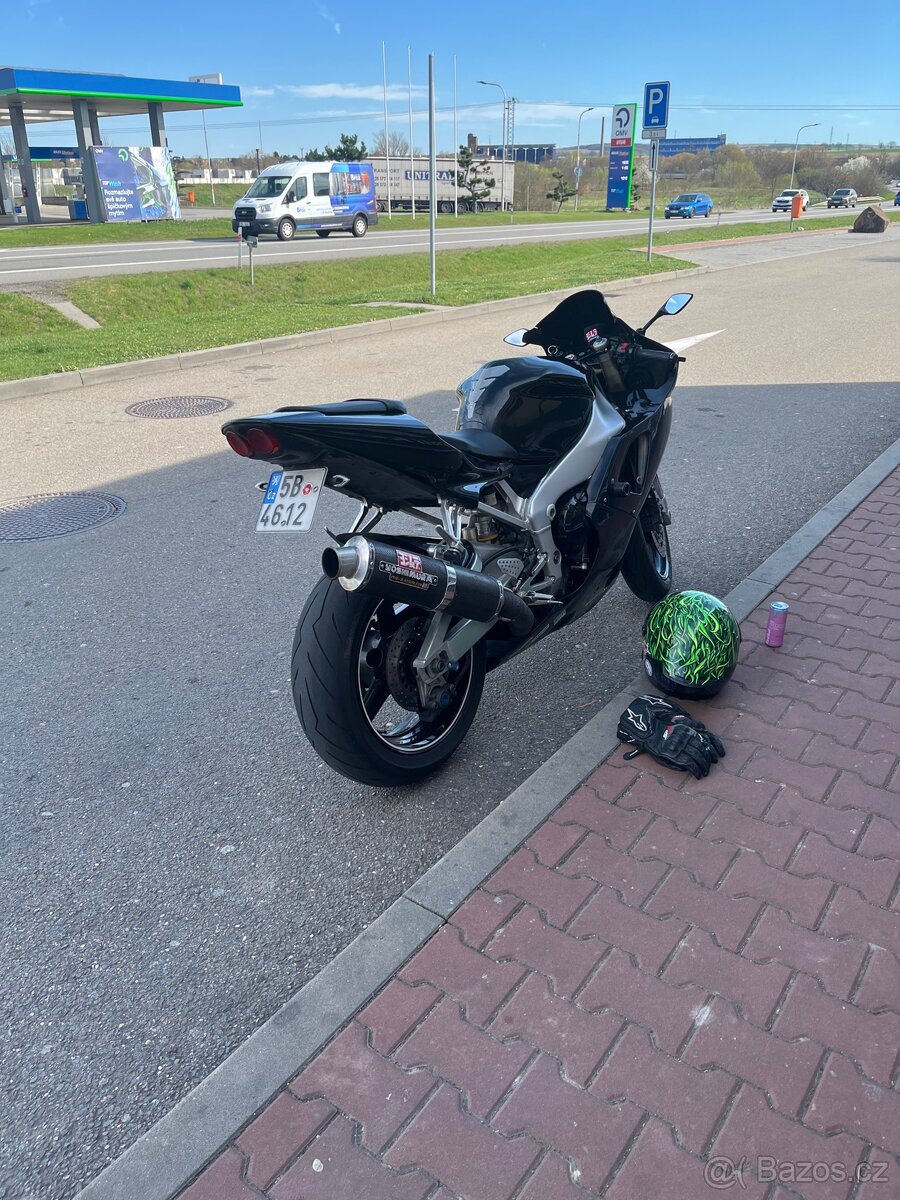 Yamaha R1 - 2