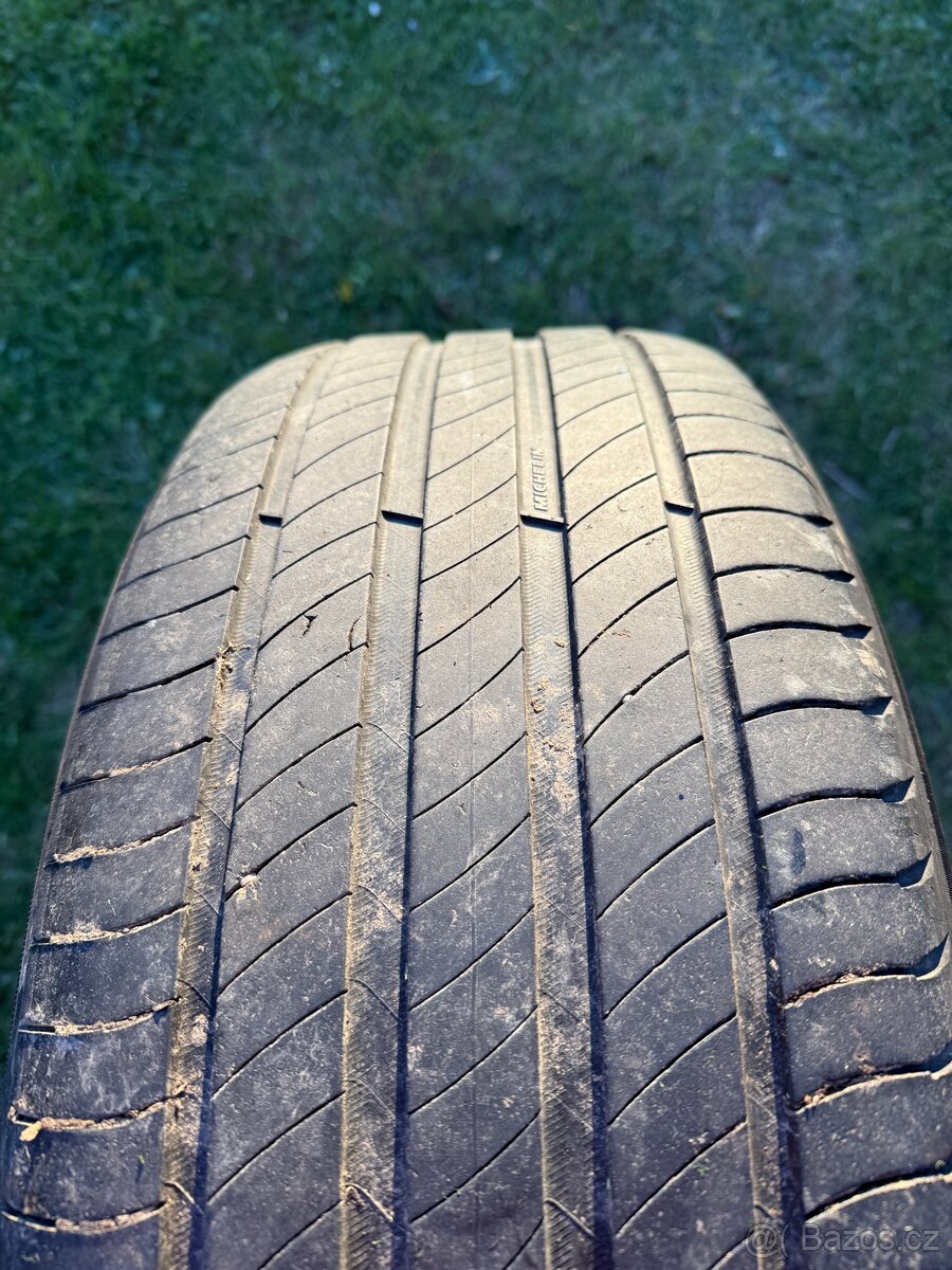 Pneu 225/55 R18. - 2