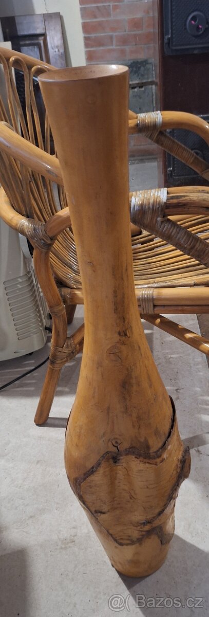 Dekorativní váza z vyřezávaného dřeva - 2