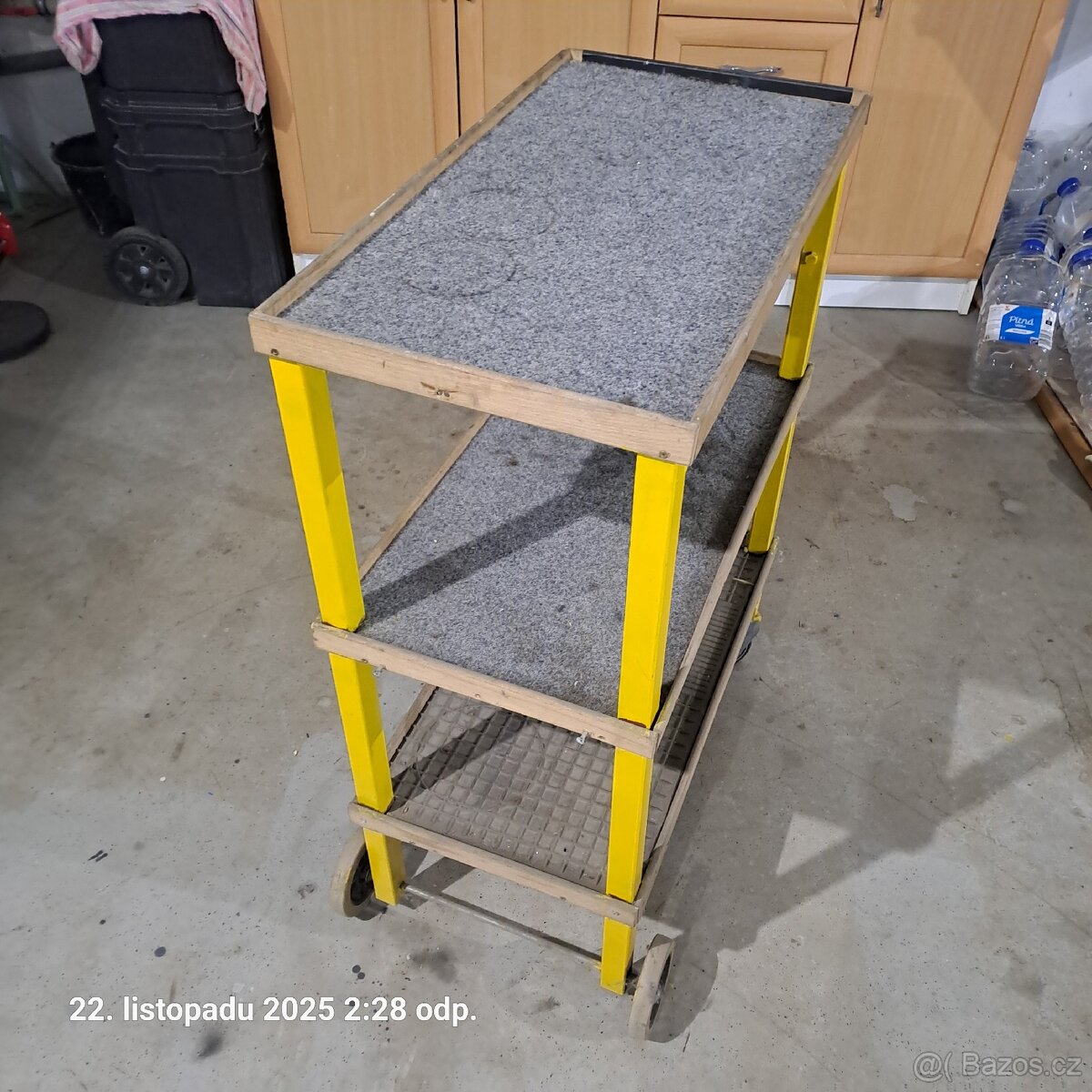 Pojízdný odkládací stolek - 2