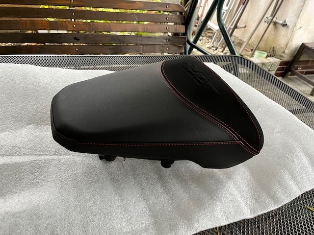 Komfortní NOVÉ sedlo spolujezdce Honda NT11000 - 2