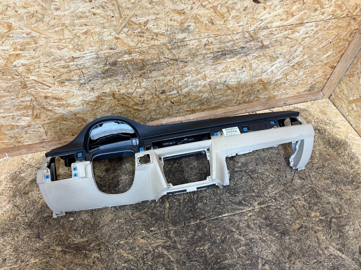 PALUBNÍ DESKA BMW E90/91 - 2