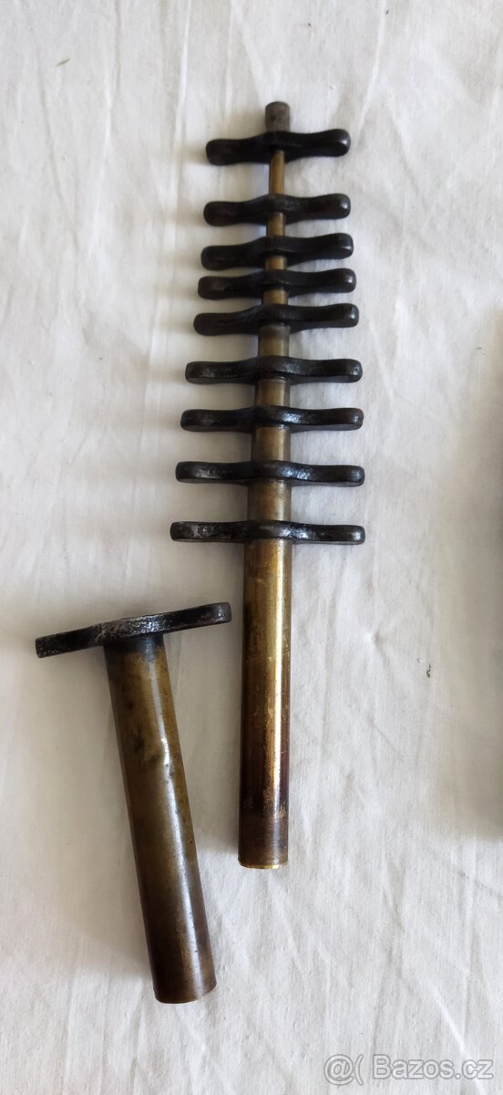 Staré korkovrty + ostřič korkovrtů - 2