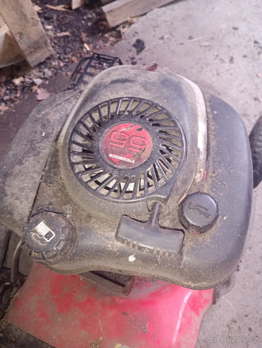 Sekačky a křovinořez - 2