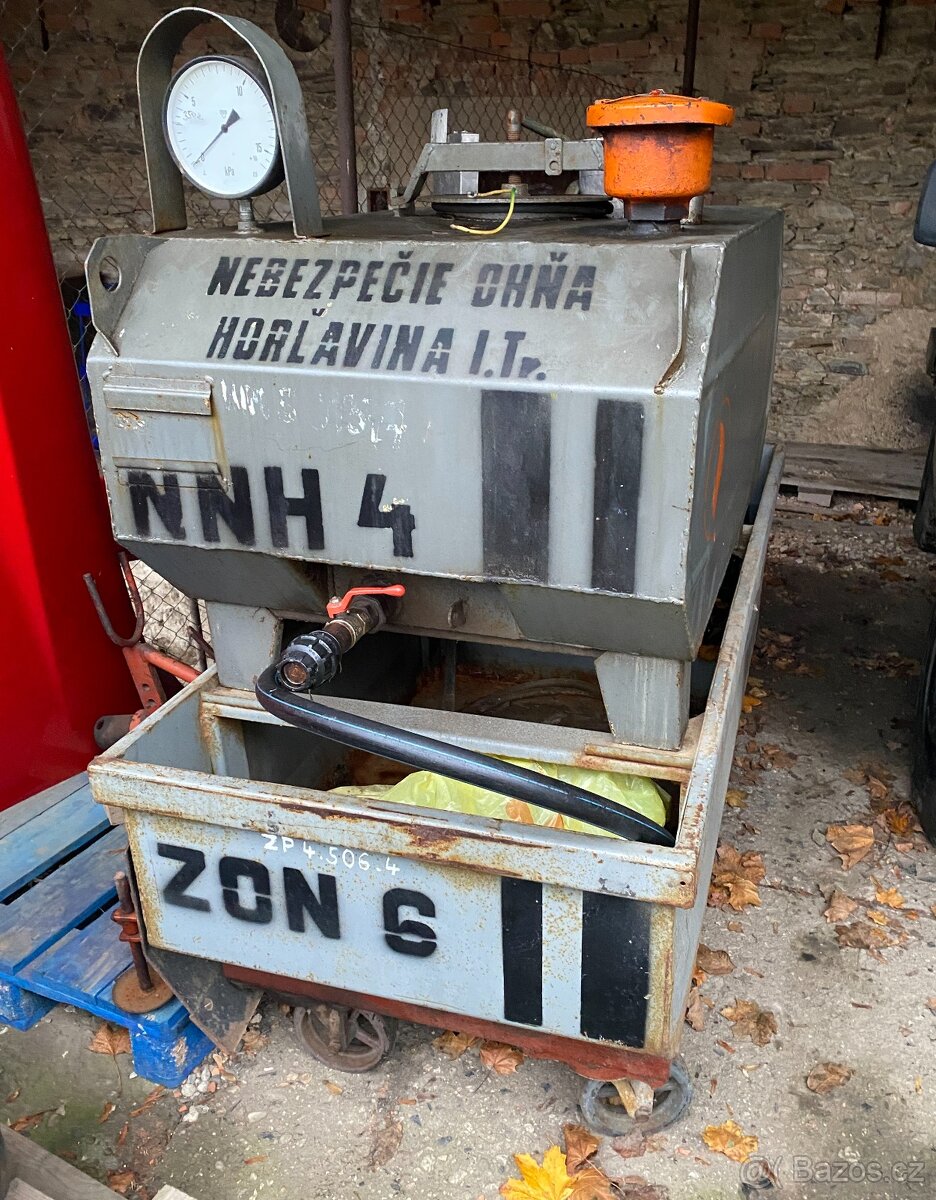 NÁDRŽ 0,4m3, 400l. KOVOVÁ - 2