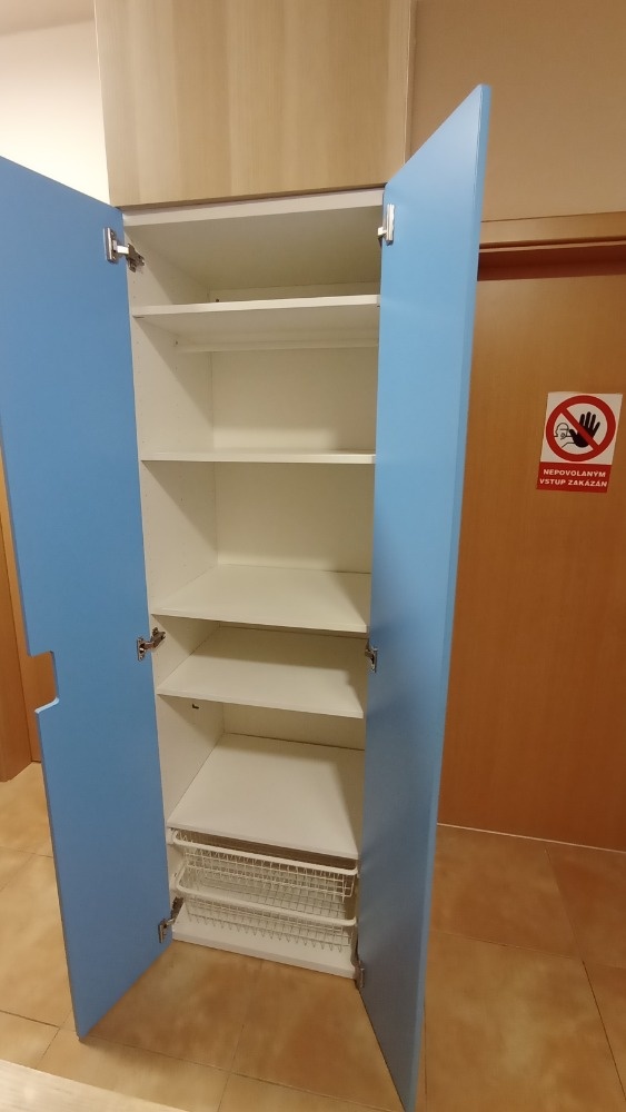 Skříně IKEA STUVA + nástevec BESTA - 2