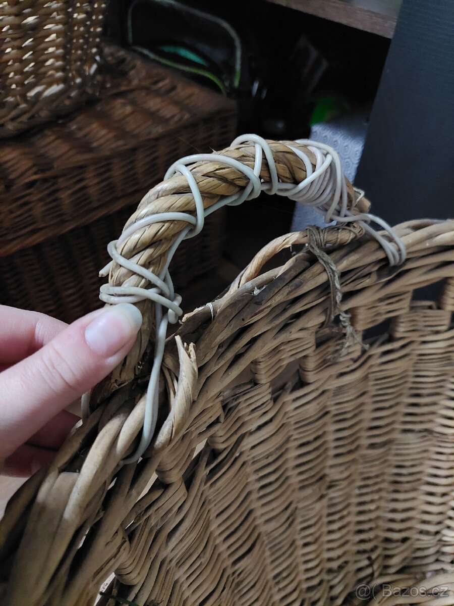 Starý proutěný koš - 2