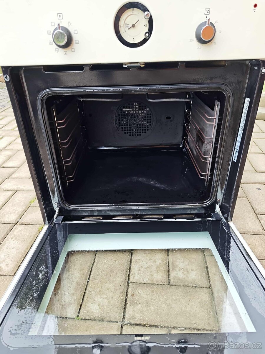 Vestavěná trouba IKEA - 2