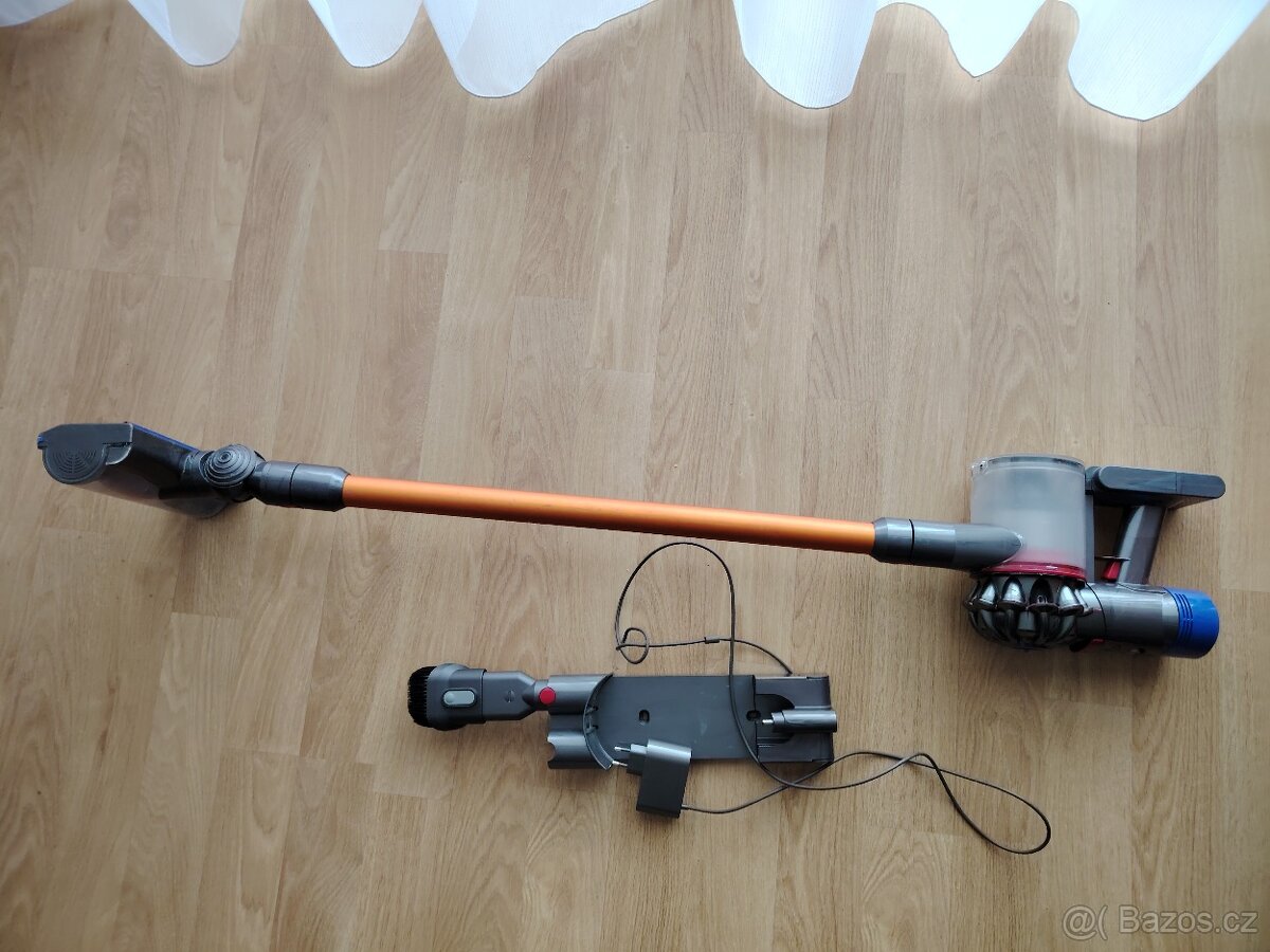Tyčový vysavač Dyson V8 Absolute - 2