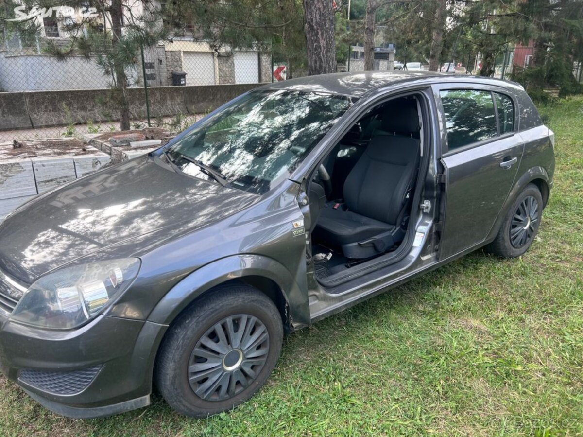 Opel Astra H 1,4 16V, BOURANÉ - náhradní díly - 2
