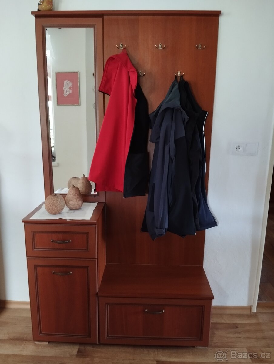 Předsíňová stěna - 2