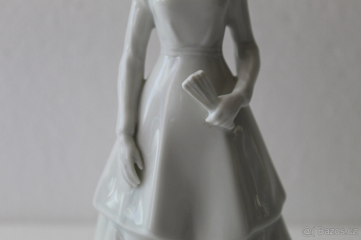 Dáma s vějířem – Royal Dux - 2